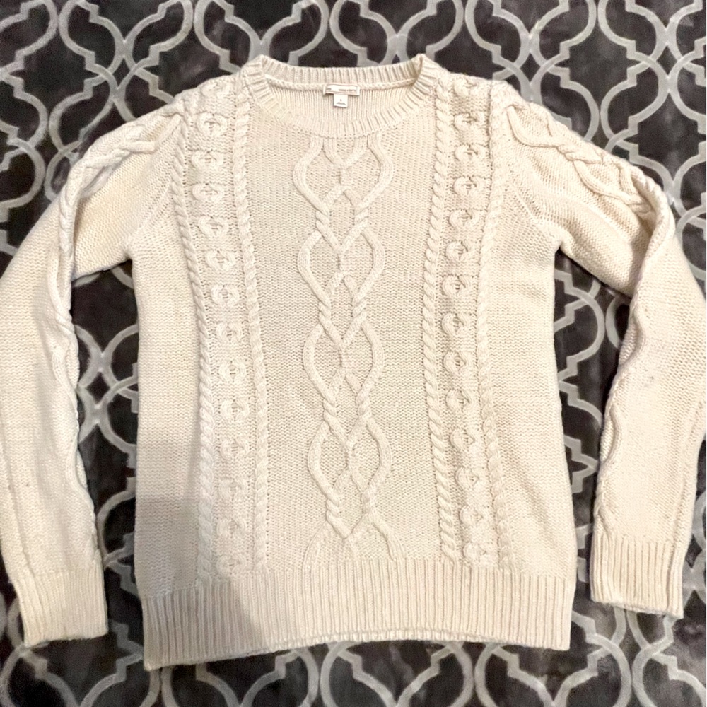Gently worn Ivory Cable Knit GAP sweater in Sz Sm